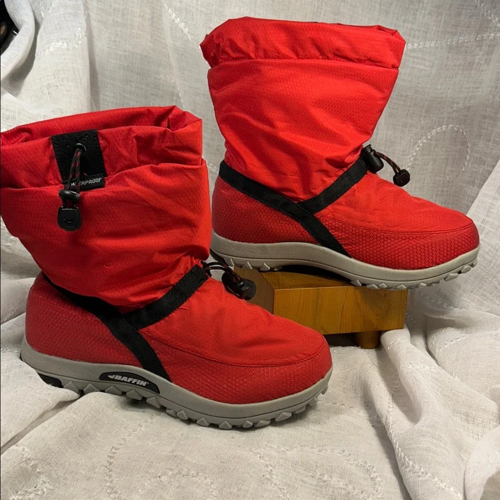 NWOT Baffin warm puff winter boot